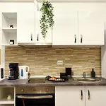 Pastel Hues - Homey Central Apartment Near Armeneasca