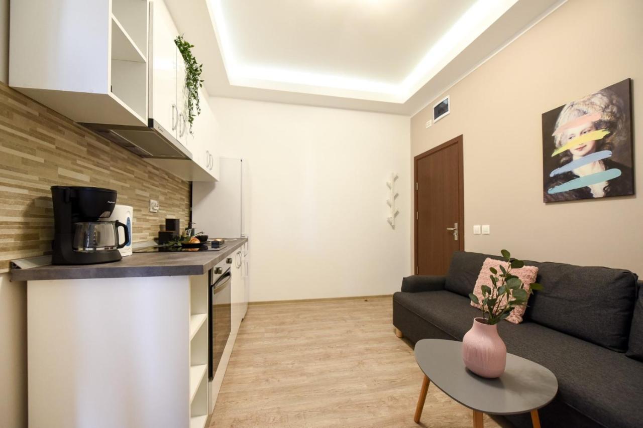 Pastel Hues - Homey Near Armeneasca Appartamento